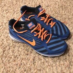 Size 8 Nike tennis shoe